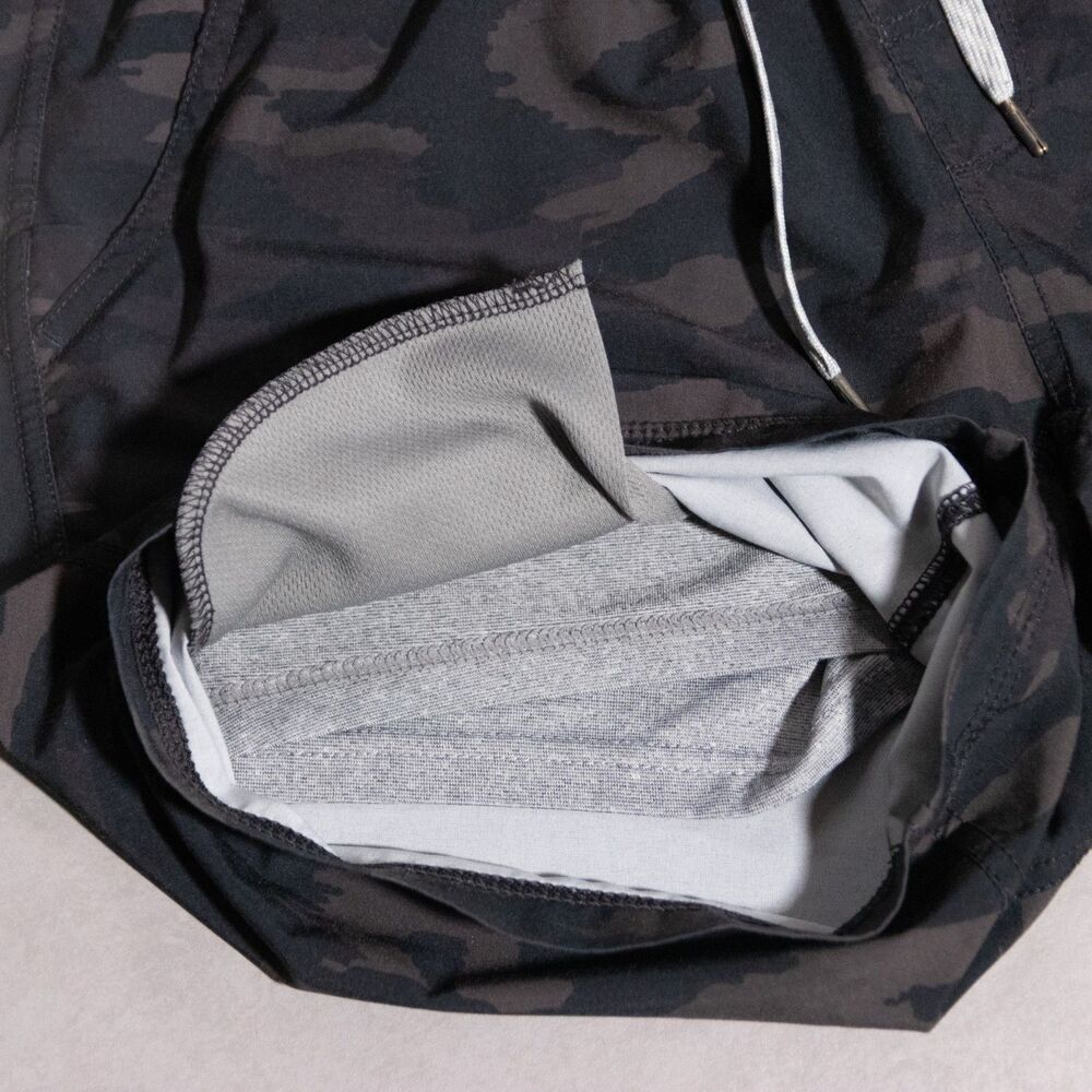 Vuori Kore 7" Lined Shorts Camouflage Mens Small Performance Stretch Gym Workout - Picture 3 of 6